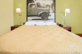 Super 8 by Wyndham Normal Bloomington