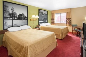 Super 8 by Wyndham Normal Bloomington
