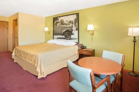 Super 8 by Wyndham Normal Bloomington
