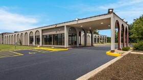 HomeTowne Studios by Red Roof Chicago - N Aurora/ Naperville