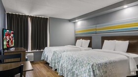 HomeTowne Studios by Red Roof Chicago - N Aurora/ Naperville