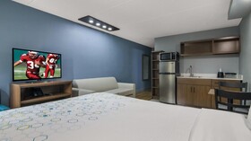 HomeTowne Studios by Red Roof Chicago - N Aurora/ Naperville