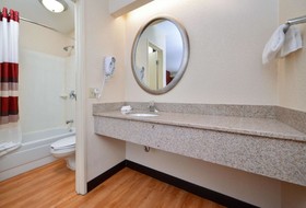 Super 8 by Wyndham Deerfield Northbrook
