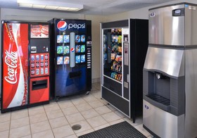 Super 8 by Wyndham Deerfield Northbrook