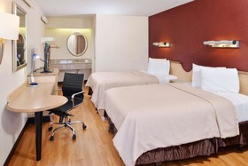 Super 8 by Wyndham Deerfield Northbrook