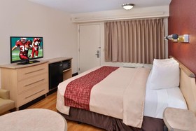 Super 8 by Wyndham Deerfield Northbrook