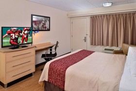 Super 8 by Wyndham Deerfield Northbrook