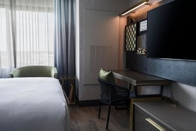 Renaissance Chicago North Shore Hotel