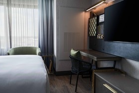 Renaissance Chicago North Shore Hotel
