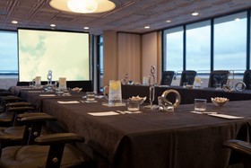 Renaissance Chicago North Shore Hotel