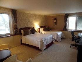The Drake Oak Brook, Autograph Collection