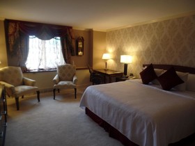 The Drake Oak Brook, Autograph Collection