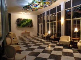 The Drake Oak Brook, Autograph Collection