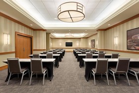 Hilton Chicago/Oak Brook Suites