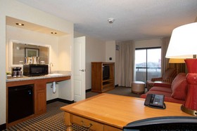 Hilton Chicago/Oak Brook Suites