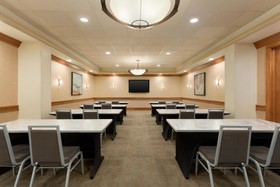 Hilton Chicago/Oak Brook Suites