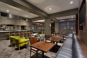 Hilton Chicago/Oak Brook Suites