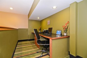 Spark by Hilton Oak Forest