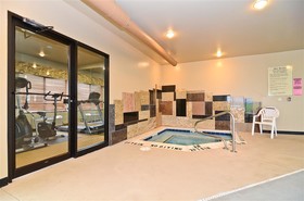Spark by Hilton Oak Forest
