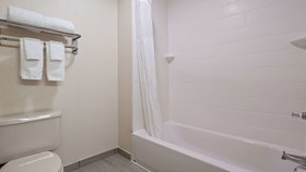 Rodeway Inn & Suites