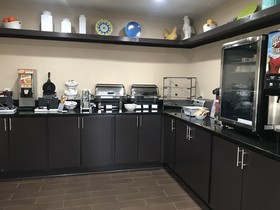 Rodeway Inn & Suites