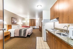 HomeTowne Studios & Suites St Louis - O Fallon, IL