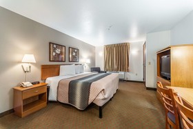 HomeTowne Studios & Suites St Louis - O Fallon, IL