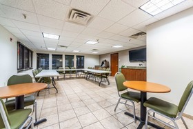 HomeTowne Studios & Suites St Louis - O Fallon, IL