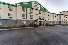 HomeTowne Studios & Suites St Louis - O Fallon, IL