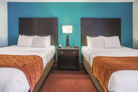 La Quinta Inn & Suites by Wyndham O'Fallon, IL - St. Louis