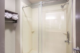 La Quinta Inn & Suites by Wyndham O'Fallon, IL - St. Louis