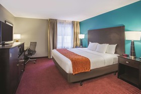 La Quinta Inn & Suites by Wyndham O'Fallon, IL - St. Louis