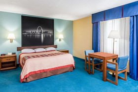 Super 8 by Wyndham O'Fallon