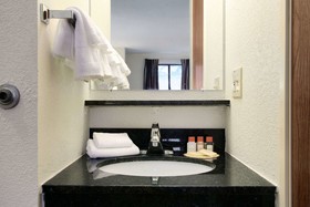 Days Inn by Wyndham Oglesby/ Starved Rock