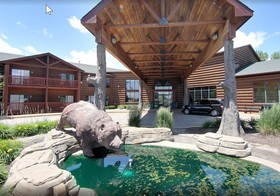 Grizzly Jack's Grand Bear Resort
