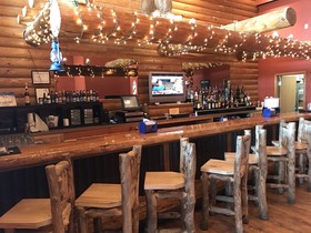 Grizzly Jack's Grand Bear Resort