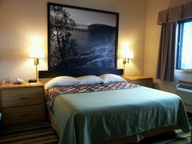 Super 8 by Wyndham Ottawa Starved Rock