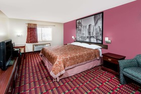 Super 8 by Wyndham Paris IL