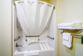 Cobblestone Hotel & Suites Paxton