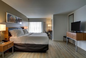 Holiday Inn & Suites Peoria At Grand Prairie
