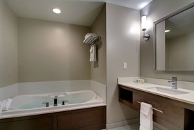 Holiday Inn & Suites Peoria At Grand Prairie