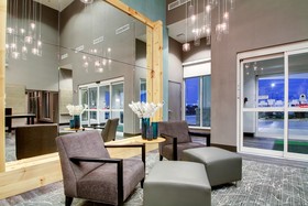 Holiday Inn & Suites Peoria At Grand Prairie