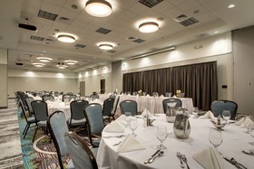 Holiday Inn & Suites Peoria At Grand Prairie