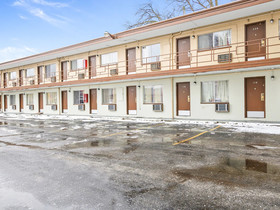 OYO Hotel Downtown Peoria I-74