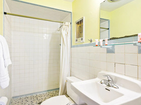 OYO Hotel Downtown Peoria I-74