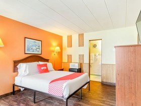 OYO Hotel Downtown Peoria I-74