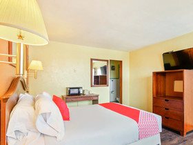 OYO Hotel Downtown Peoria I-74