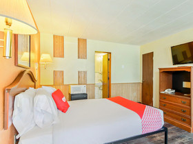 OYO Hotel Downtown Peoria I-74