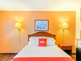 OYO Hotel Downtown Peoria I-74
