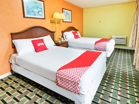 OYO Hotel Downtown Peoria I-74